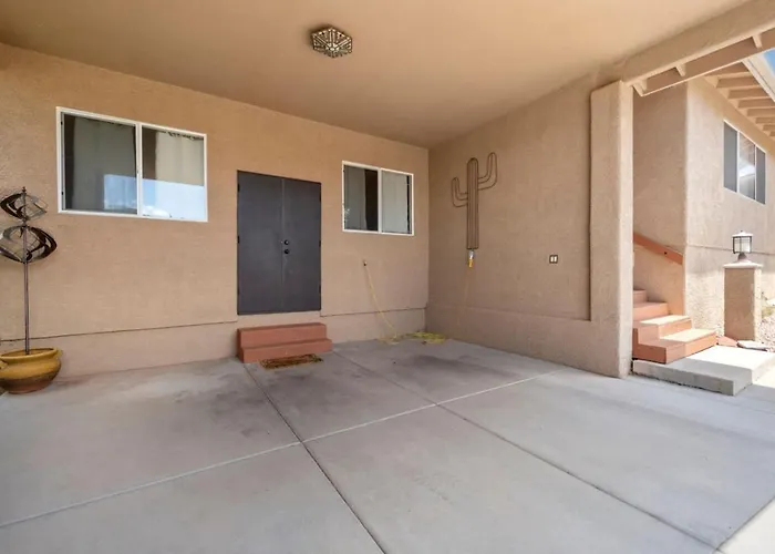 Holiday home 3 Bdrm Next To Trails With Hot Tub