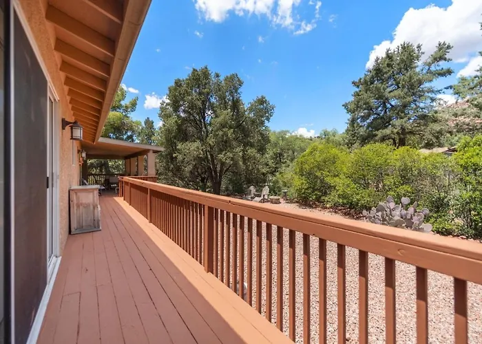 3 Bdrm Next To Trails With Hot Tub Holiday home *
