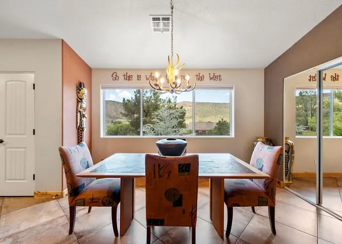 3 Bdrm Next To Trails With Hot Tub Holiday home