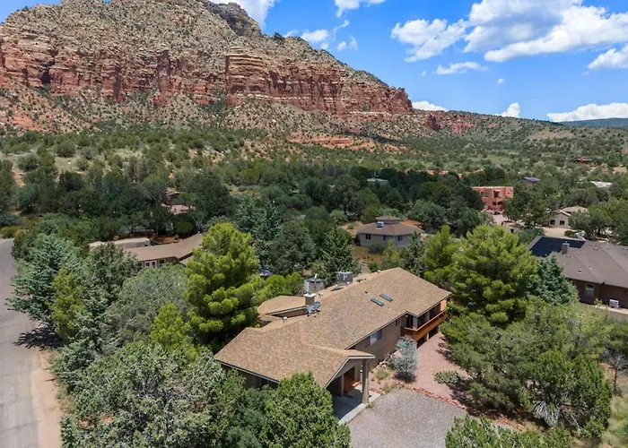 3 Bdrm Next To Trails With Hot Tub