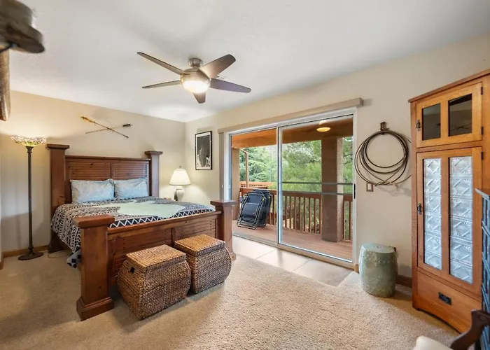 3 Bdrm Next To Trails With Hot Tub Holiday home *