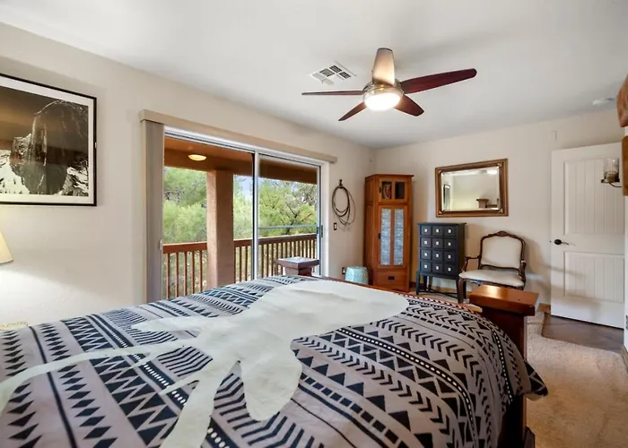 3 Bdrm Next To Trails With Hot Tub