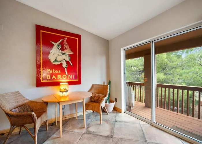 Holiday home 3 Bdrm Next To Trails With Hot Tub