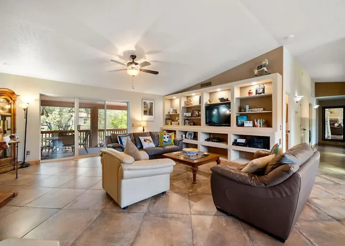 3 Bdrm Next To Trails With Hot Tub Holiday home *