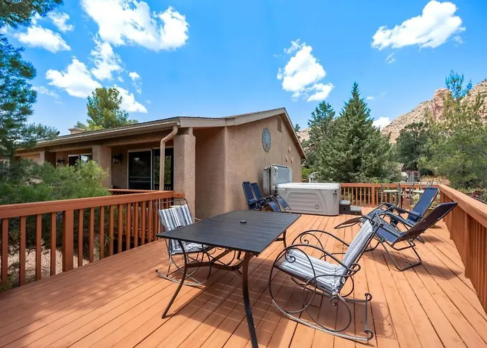 3 Bdrm Next To Trails With Hot Tub Holiday home *